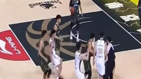 激情对决！卡尔斯鲁厄迎战杜塞尔多夫，杜城能否一飞冲天，成就逆袭传奇？